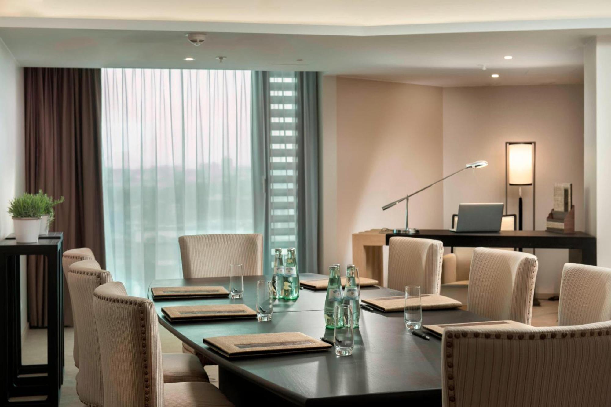 Delta Hotels By Marriott Frankfurt Offenbach Bagian luar foto